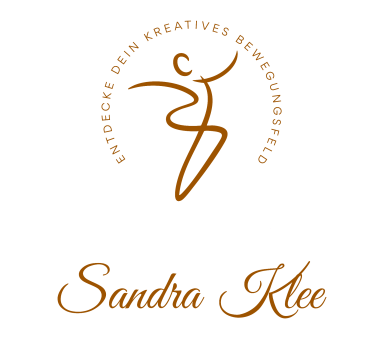 Logo: Tanzfeld Sandra Klee mit geschwungener moderner Tanzfigur in beigefarben.